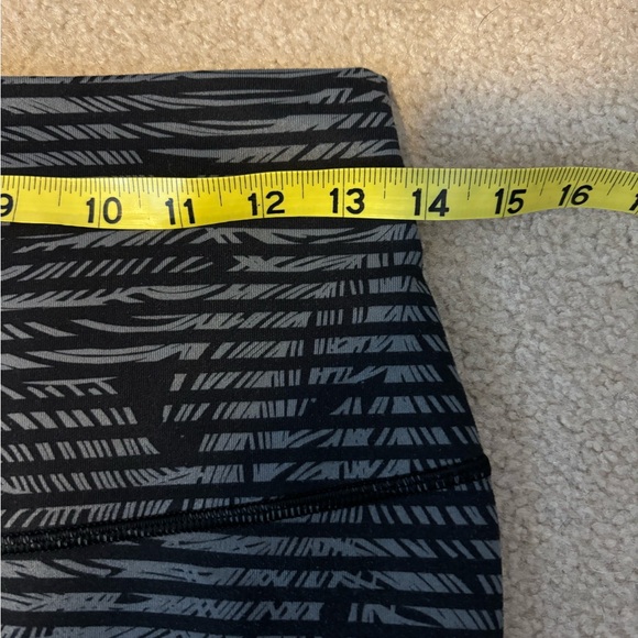 - Lululemon Wunder Under Cropped Leggings Grey 8 - Picture 5 of 7